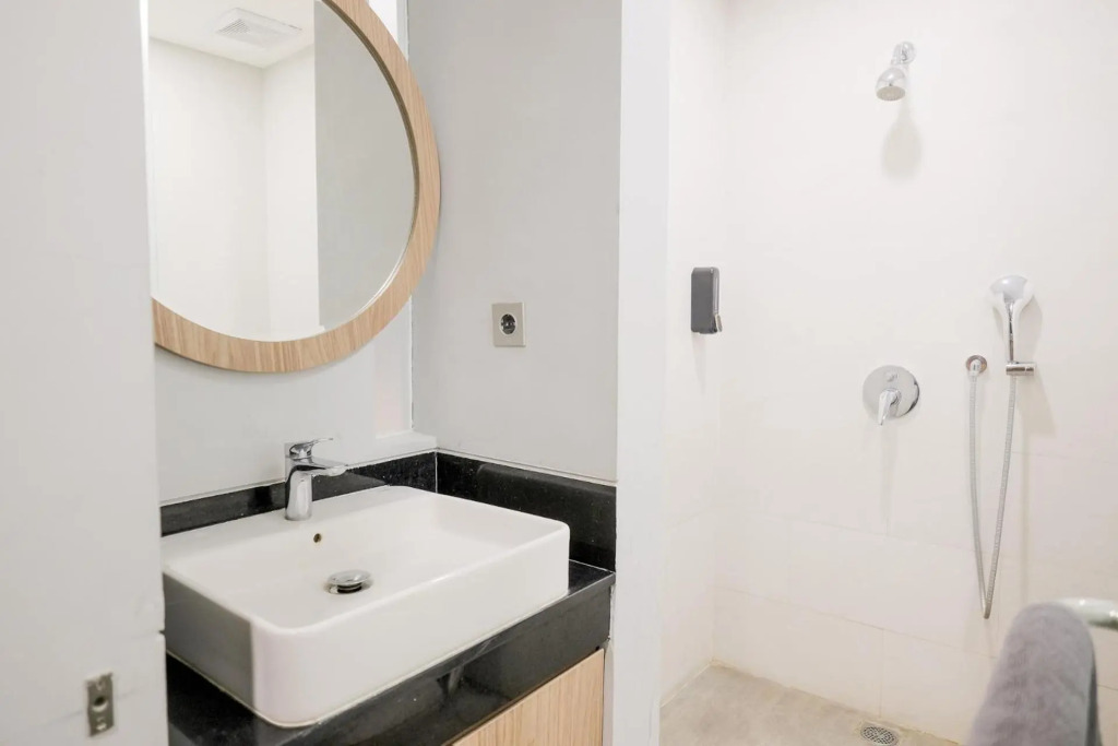 RedDoorz Premium near CBD Puri Indah