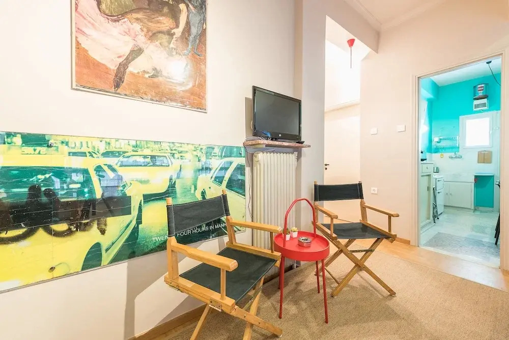 Bright 2 Bed Apartment by Cloudkeys