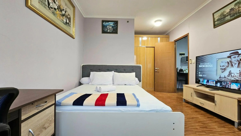 3BRs Penthouse View near JIEXPO Kemayoran Free Netflix & Amazone Prime Video
