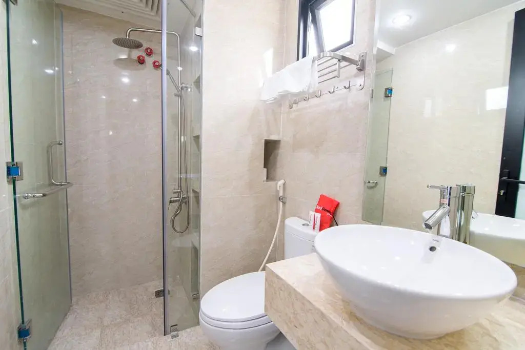 RedDoorz Plus @ Nguyen Trai Street
