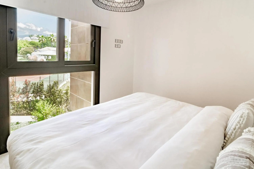 GG- Modern townhouse, families & couples only