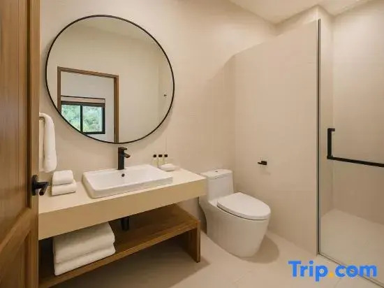 Boho 3-4 Bedroom Billa with Private Pool & Apartment, Walk to Beach