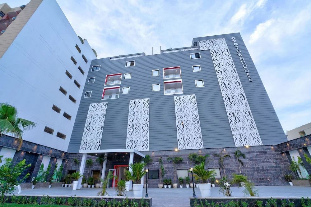 Oyo Townhouse 284 New Building
