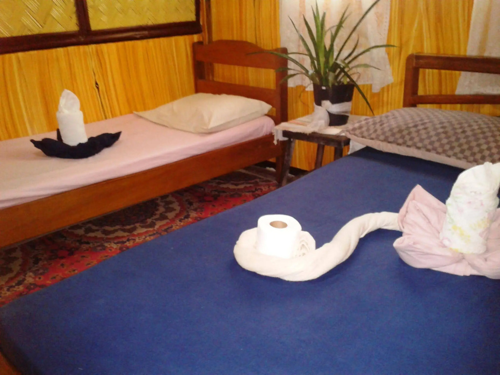 Novie's Tourist Inn