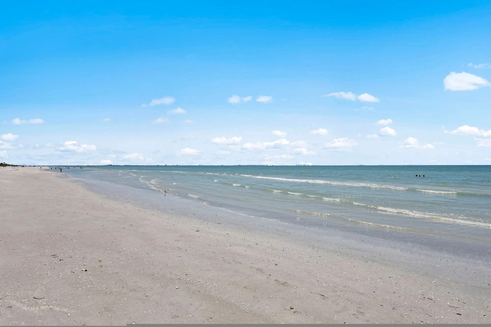 Loggerhead Cay 472 - Beach Front Pet-friendly