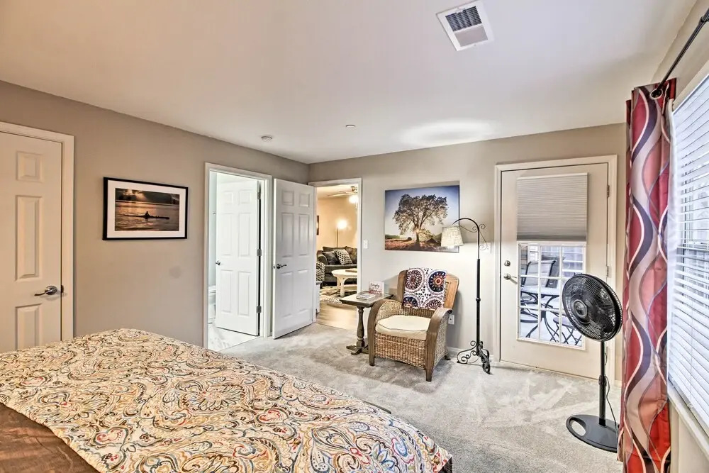 4 Mi to Strip: Cozy Lake-view Retreat in Branson