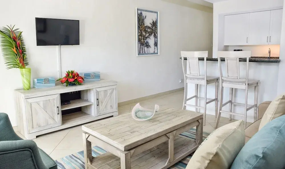 Royal Glitter Bay Villas