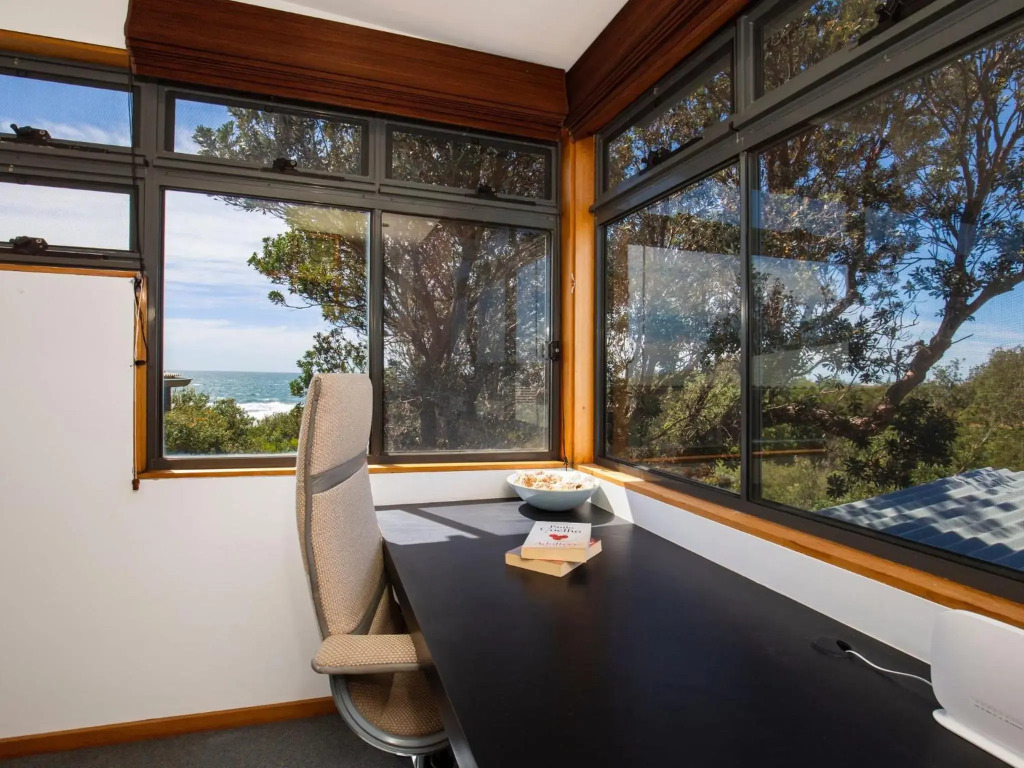 Illaroo Absolute Beachfront with Spa