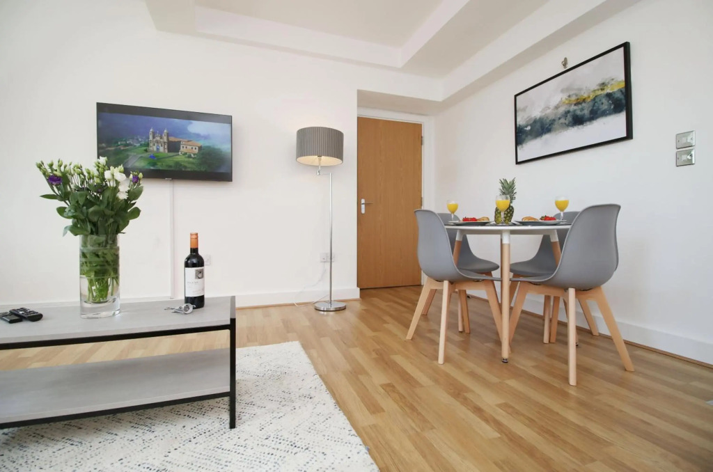 St Thomas Loft Views, SA1, by Stay South Wales - Sleeps 4 - Free WiFi & Parking