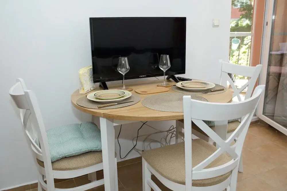 Riviera Park, Golden Sands 1-Bd Chic Apartment