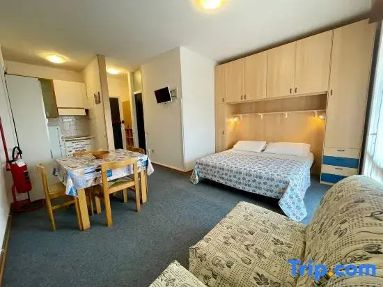 Studio With Balcony and Pool