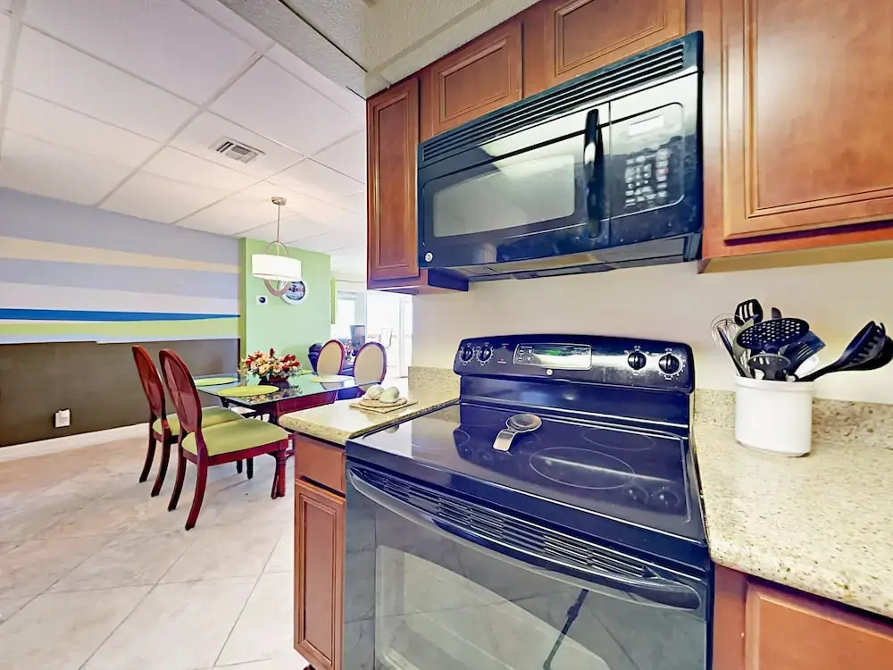 Bayside 2br W/ Pool, Hot Tub & Pier 2 Bedroom Condo