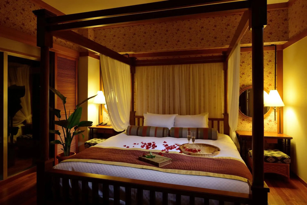 Kanucha Bay Hotels & Villas