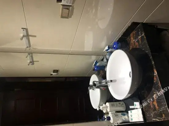 Yuanhe Holiday Hotel