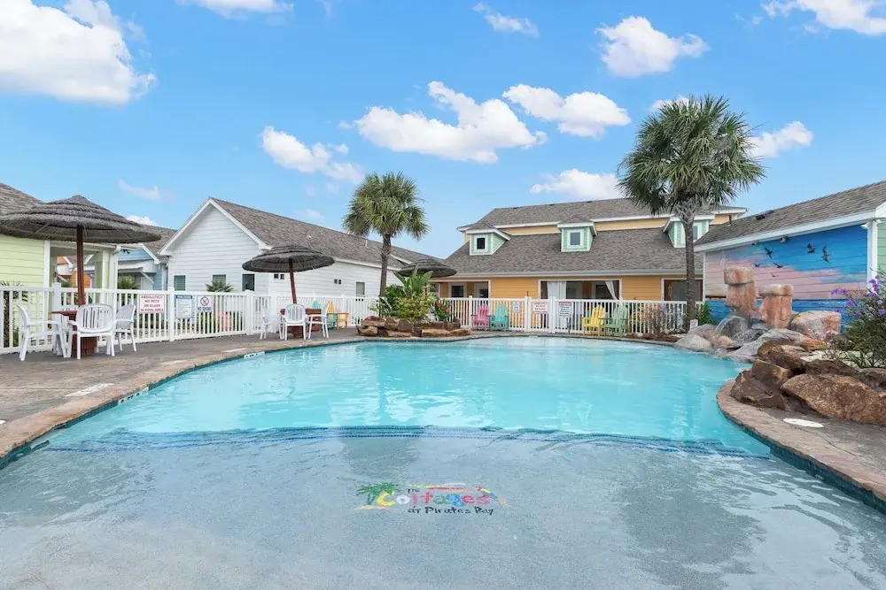 Mango Bungalow Sleeps 8 2 Community Pools