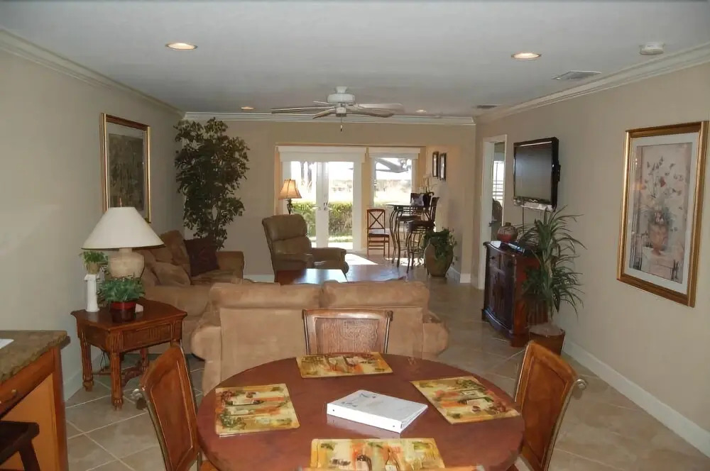 Sunset Royale - 116 2 Bedrooms 2 Bathrooms Apts