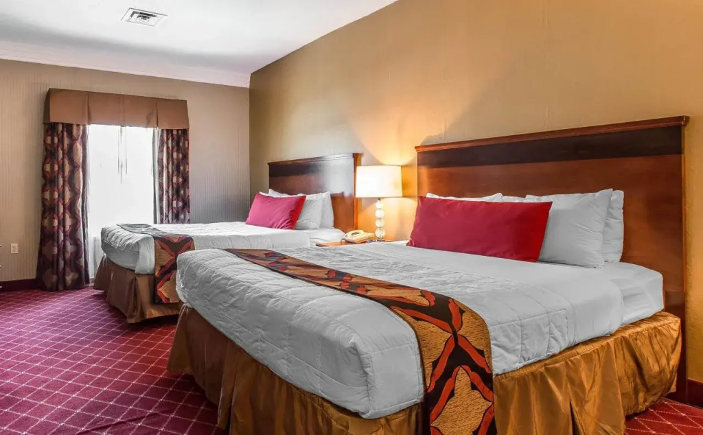 Black Bear Inn & Suites