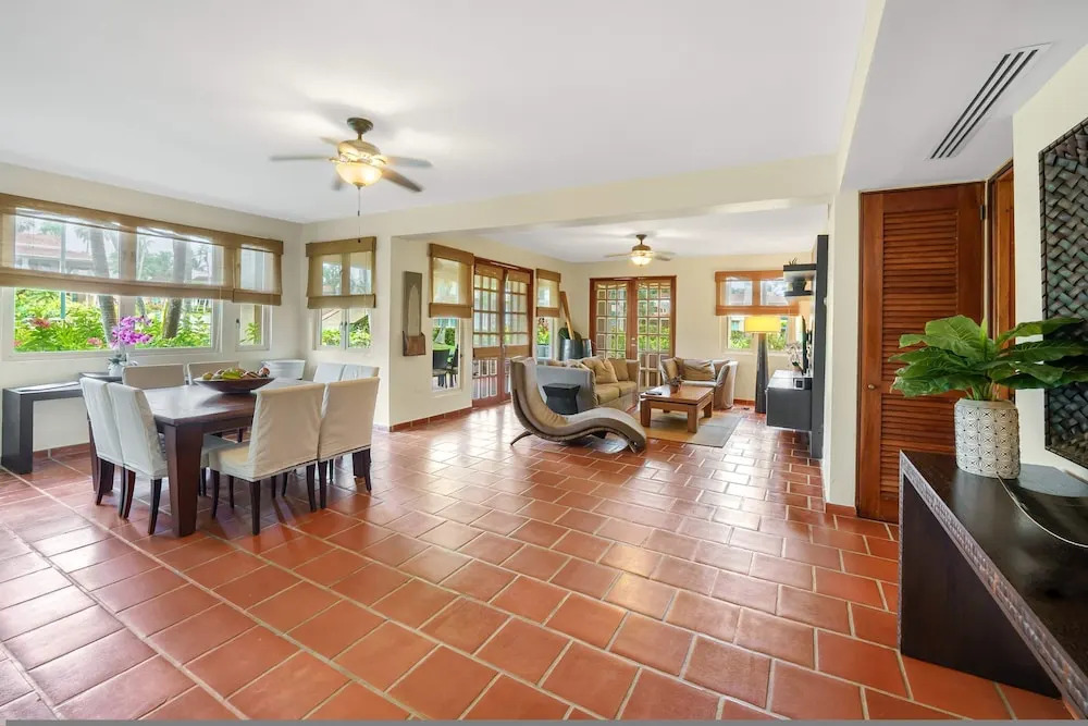 Family Villa Oleana Waterviews Oceanfront with water and generator