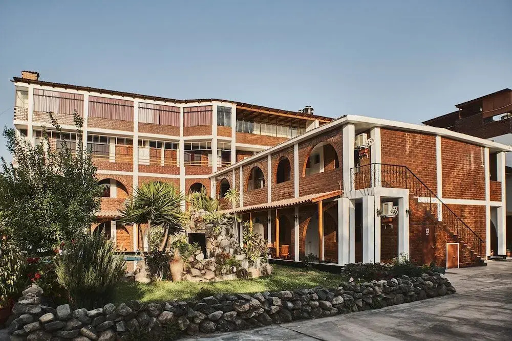 Bris Hotel