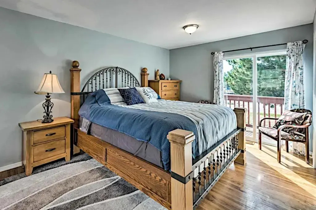 Three bedrooms with one king bed
