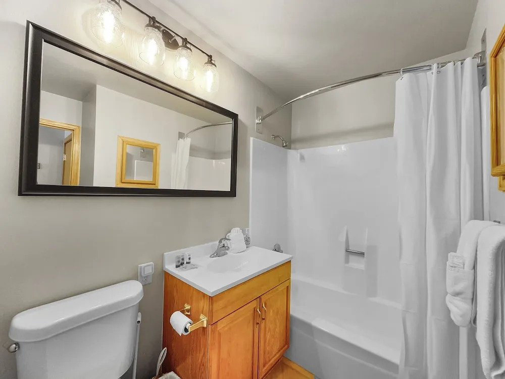 Studio with Prime Location in Heart of Center Village - CJ303 by Redawning