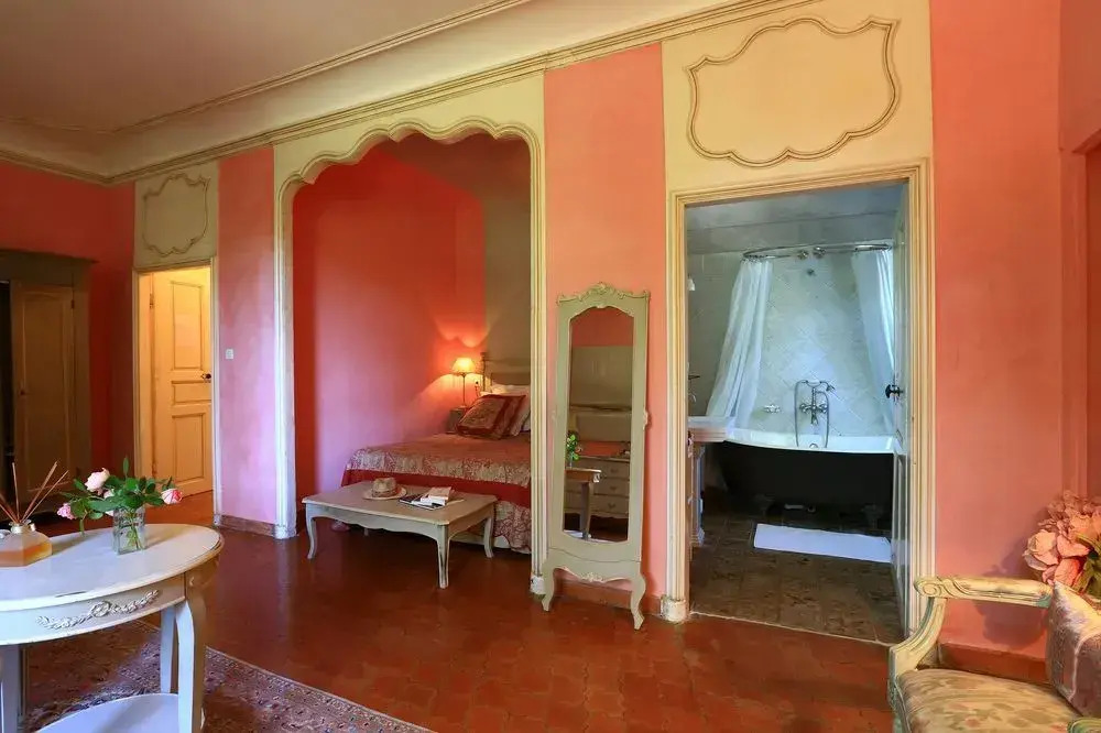 Domaine de Rhodes - 5 Chambres et 7 locations de vacances