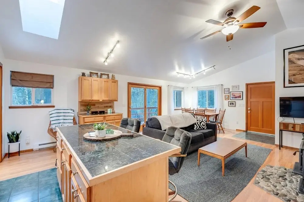 Mt Baker Lodging Cabin 64 – FRPL, WIFI, SLEEPS 6! by MBL