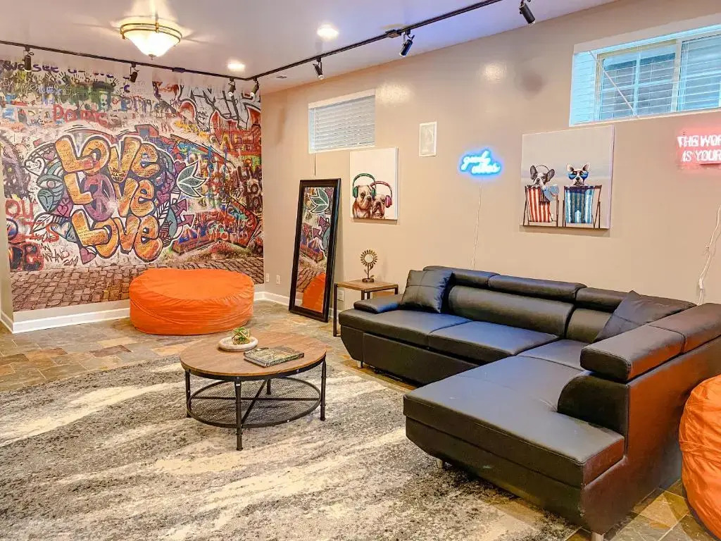 Beautiful 5br home for 14 guests with free parking