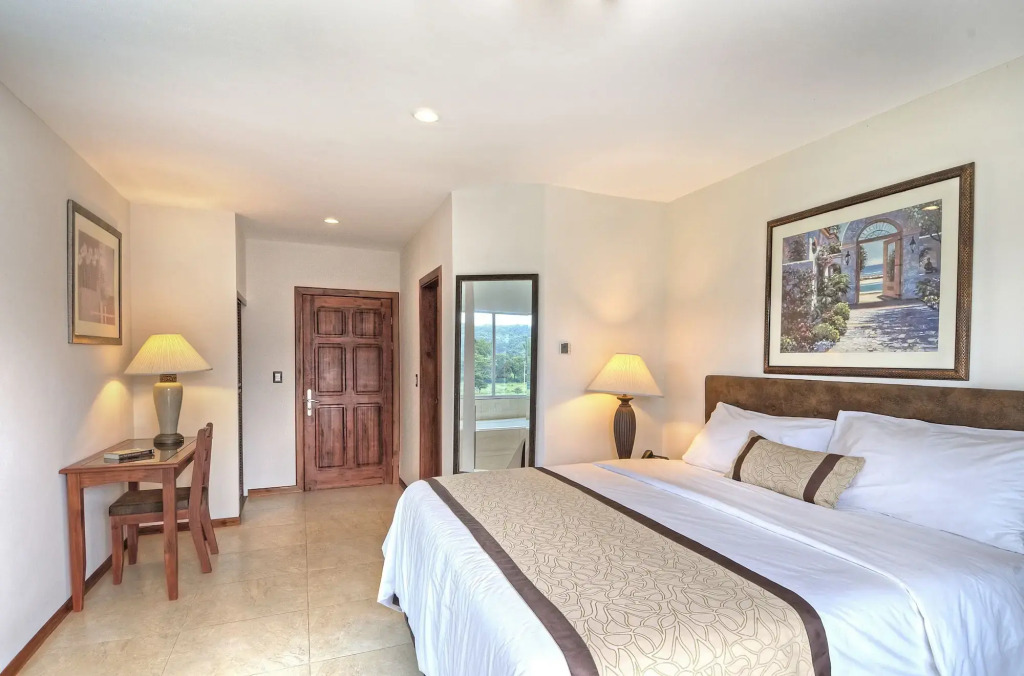 Beachfront Hotel Tramonto