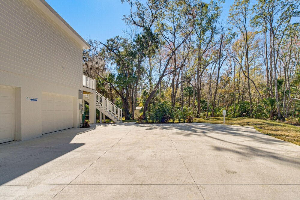 Walk to Springs, 700 Ft to Dtwn! Crystal River Gem