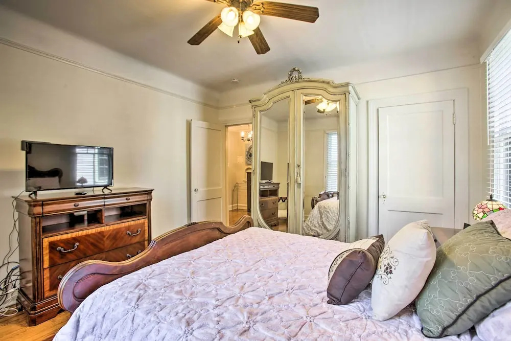 Soul & Style! Duplex Near French Quarter w/ Porch
