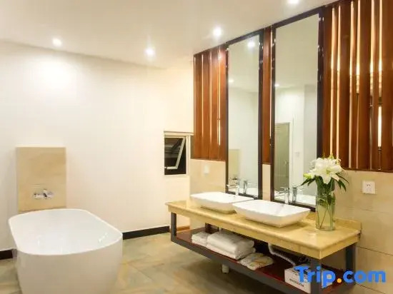 Sea Light Seascape Resort Hotel (Dali Yixi · Harbor Hotel)