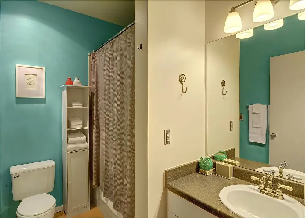 Belltown Court Bay - Studio Apartment with Sea View