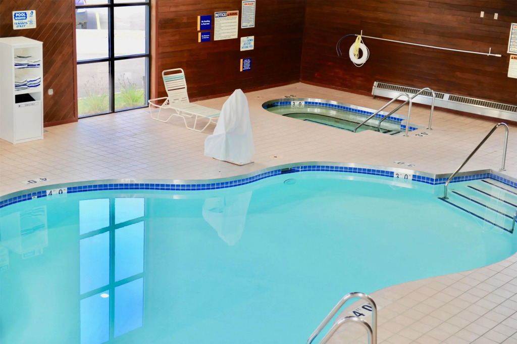 Days Inn & Suites by Wyndham Wausau