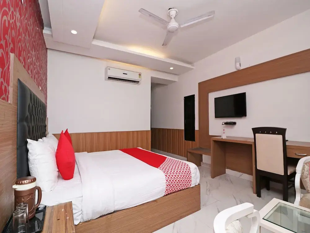 OYO 5049 Hotel Doon