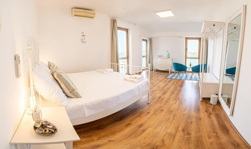 umag seafront seaview center apartment old town 3