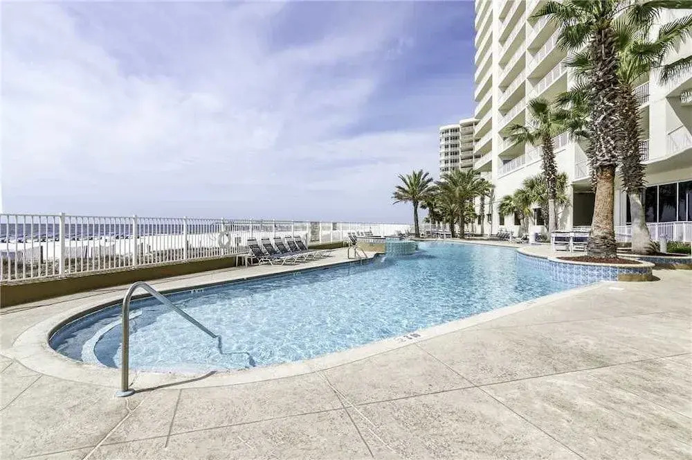 Admiral's Quarters 702 - 3 Br condo by RedAwning