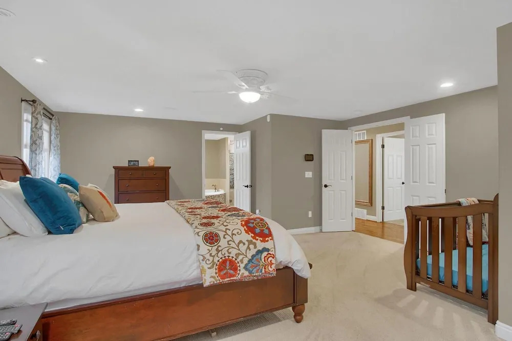 5BR Poe Manor Entertain,hot Tub+has Everything!