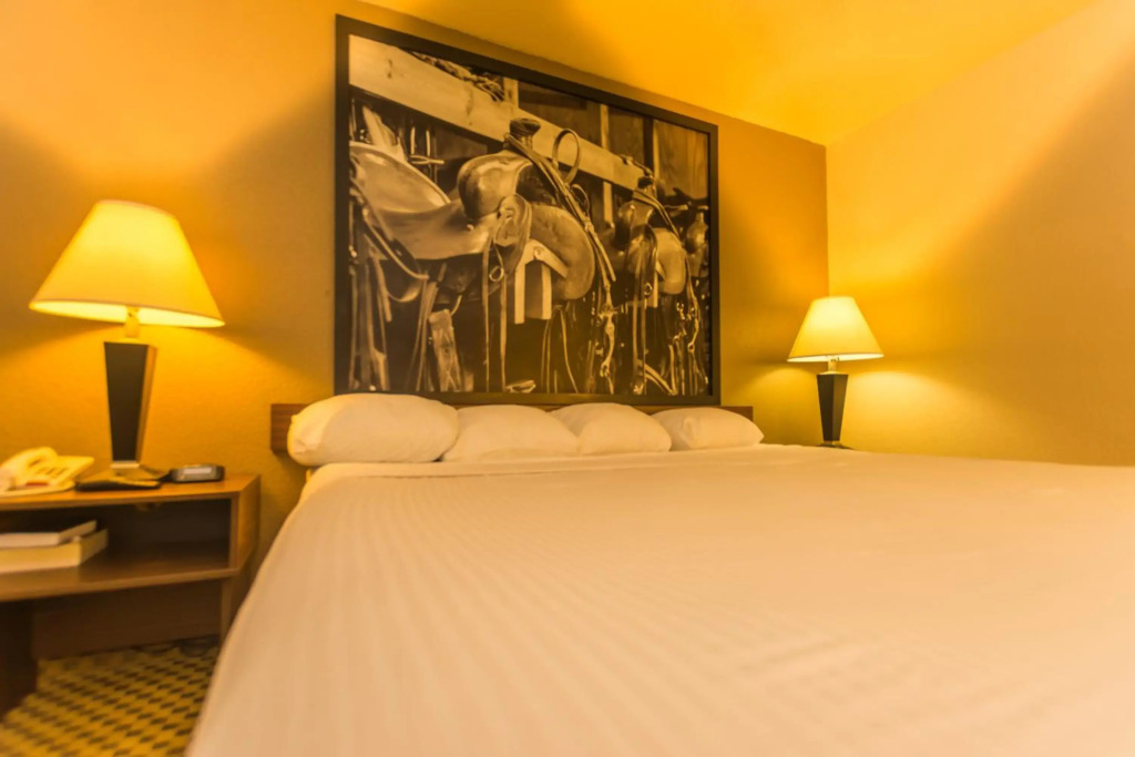 Super 8 by Wyndham Oklahoma Airport Fairgrounds West