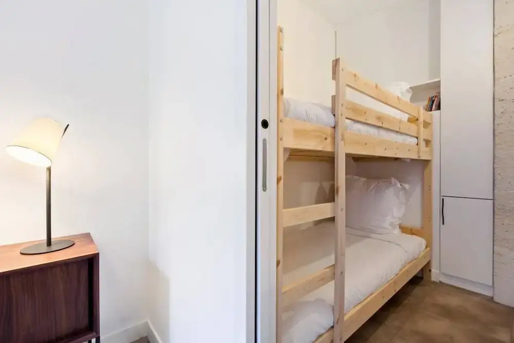Contemporary & Comfortable 2 Bedroom Apartment in Paris