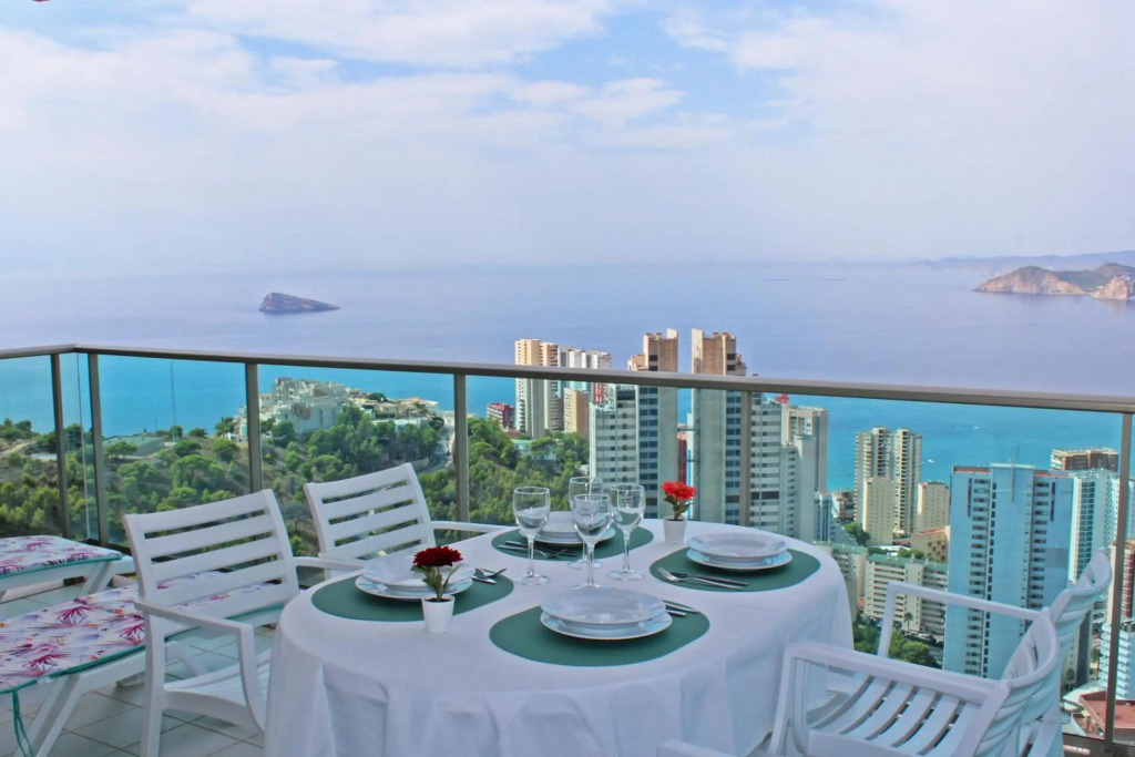 Two bedroom apartment with sea views - Floor 33
