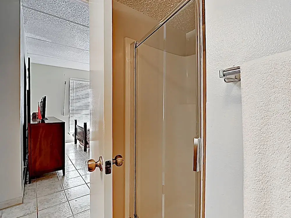 New Listing! Gulf-front W/ Pools & Gym 3 Bedroom Condo