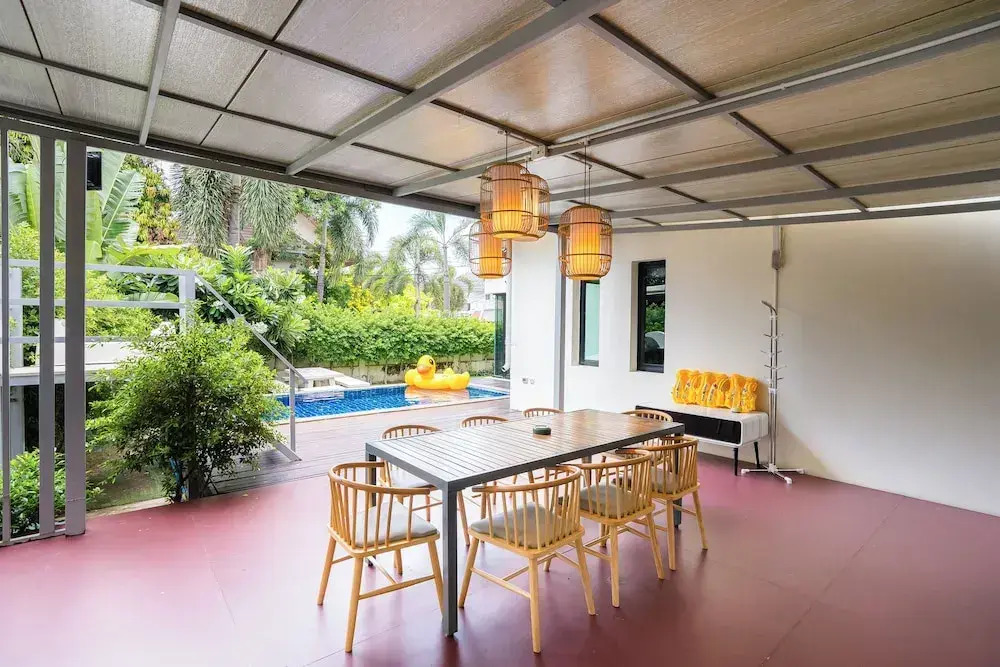Baan Natcha Pool Villa City Center
