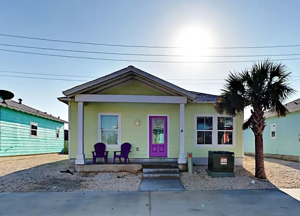 The Lemony Anemone 3 Bedrooms 2 Bathrooms Cottage