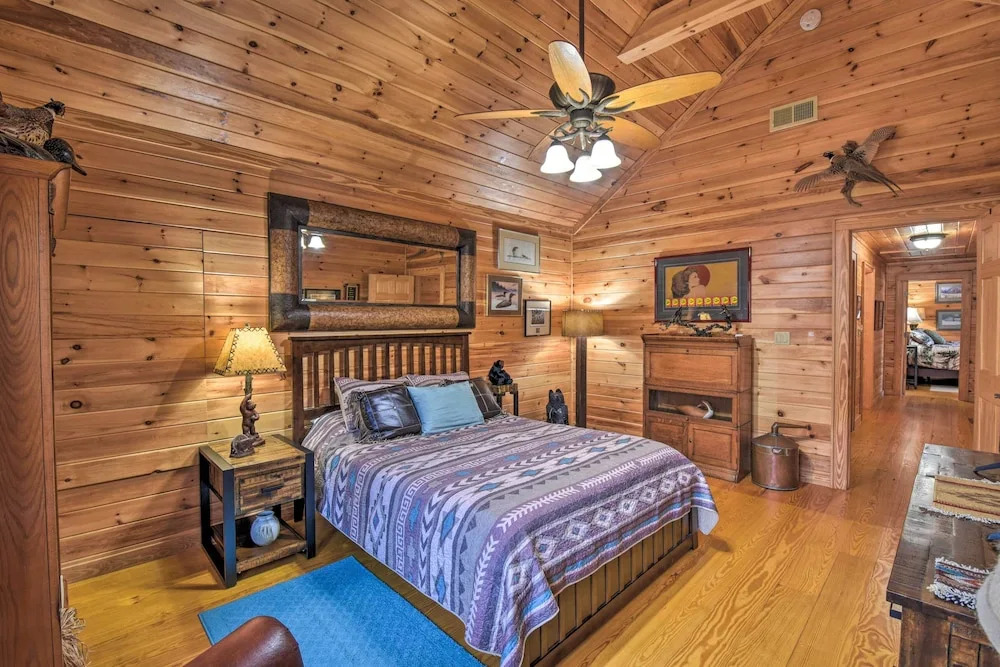 Dream Catcher: Luxe Cabin w/ Large Deck + Mtn View