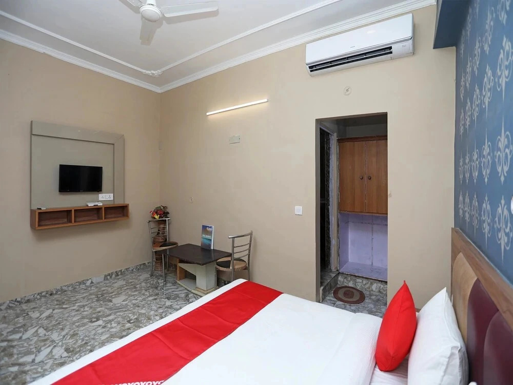 Royal Palace by OYO Rooms
