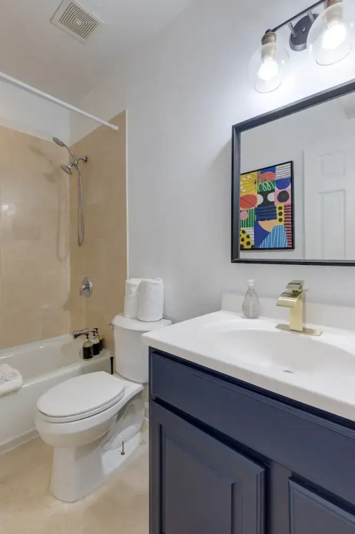 3 Beds, 2BA Condo NearDowntown & Park by AllSet Turnover