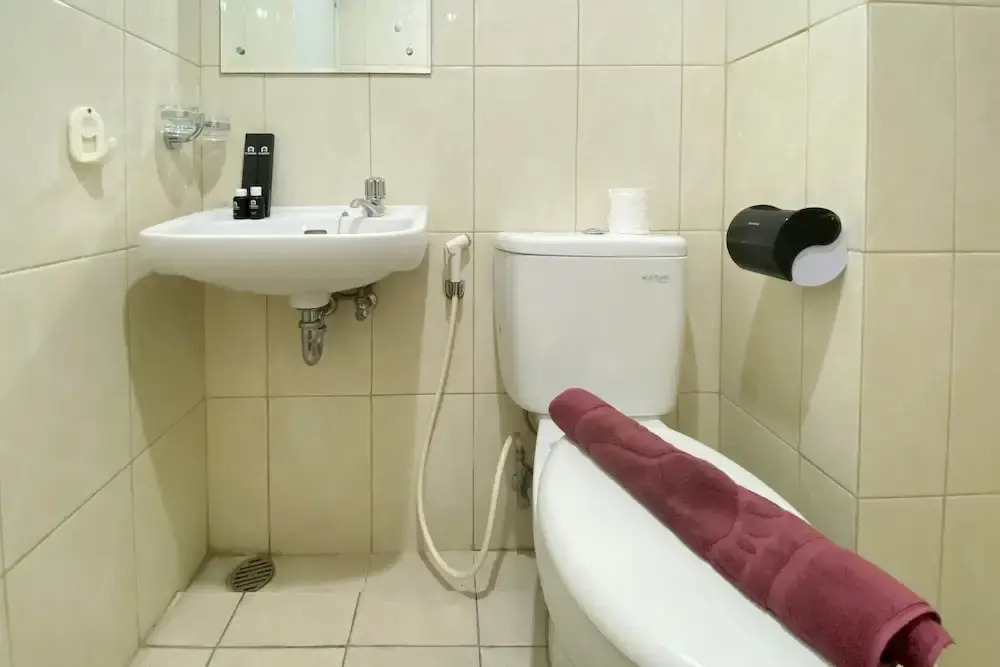 Comfort And Elegant 4Br Combined At Springlake Summarecon Bekasi Apartment