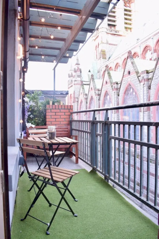 Modern 2 Bedroom Dublin Apartment with Balcony