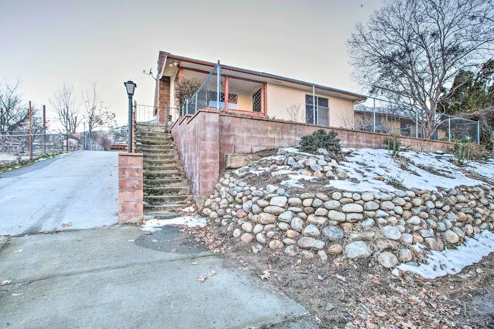 Scenic Kernville Home - Walk to Downtown & River!